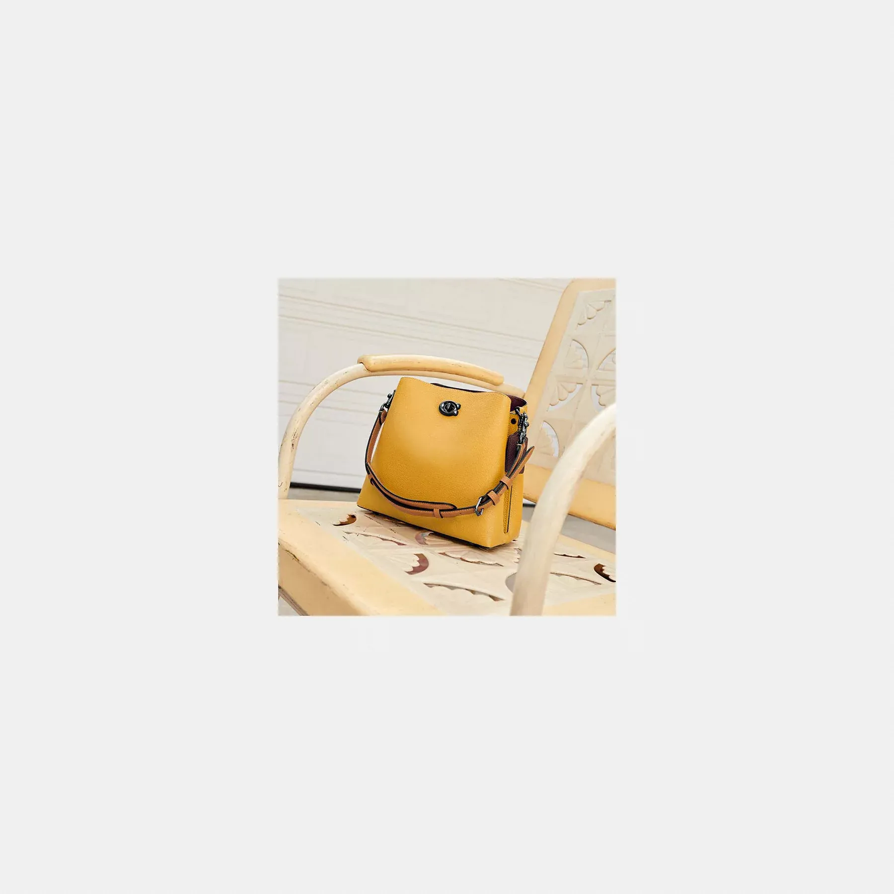 COACH Bolso tipo cubo Willow con bloques de color